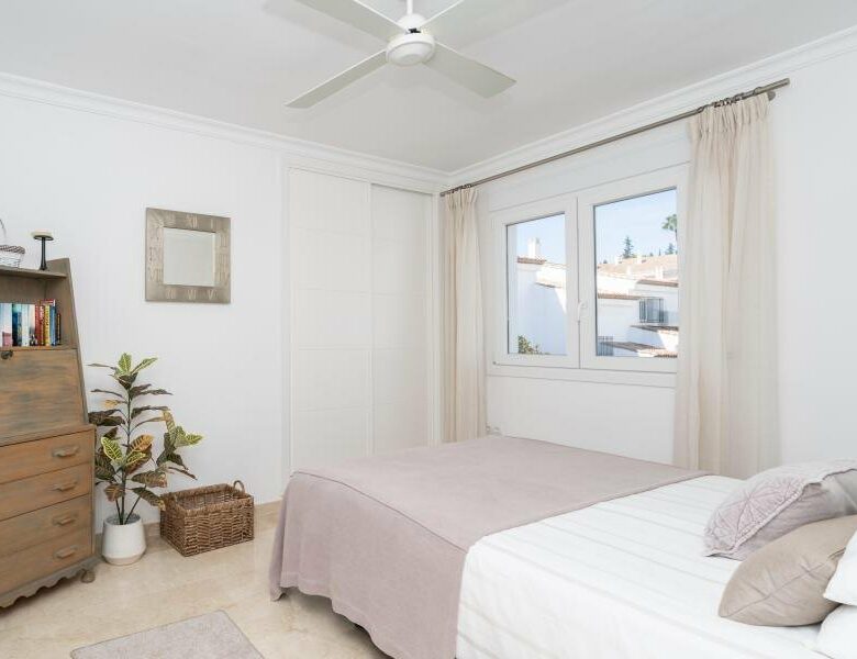 FOR SALE 🏡 Renovated Three-Bedroom Penthouse with Sea and Mountain Views – El Paraíso, Estepona 🇪🇸