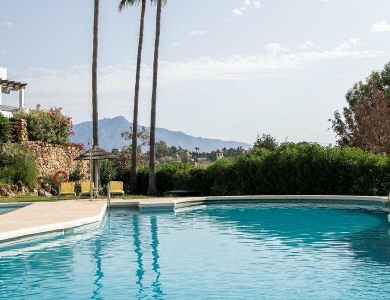FOR SALE 🏡 Renovated Three-Bedroom Penthouse with Sea and Mountain Views – El Paraíso, Estepona 🇪🇸