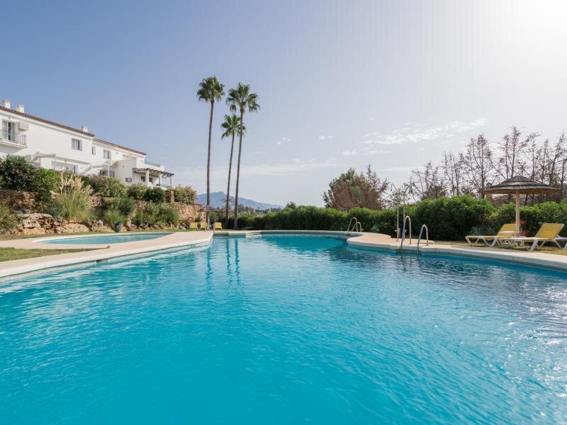 FOR SALE 🏡 Renovated Three-Bedroom Penthouse with Sea and Mountain Views – El Paraíso, Estepona 🇪🇸