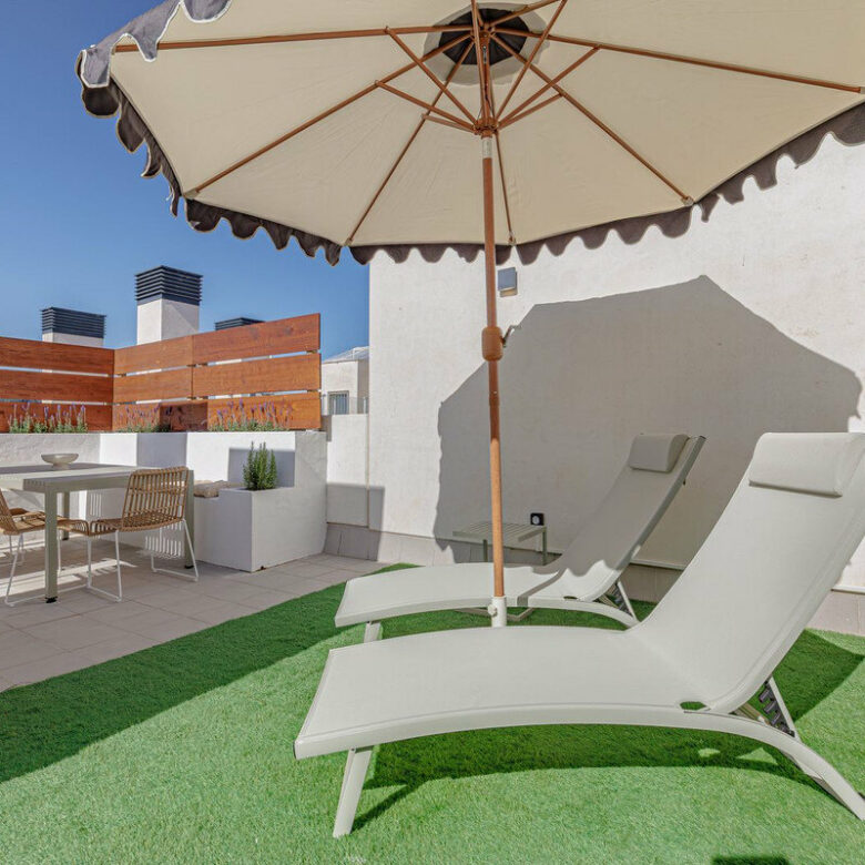 FOR SALE 🏡 Duplex Penthouse with 84 m² Private Solarium, Walk to Beach and Old Town – Estepona Town, Estepona 🇪🇸