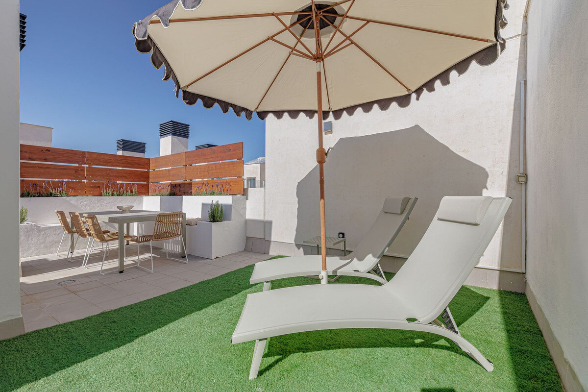 FOR SALE 🏡 Duplex Penthouse with 84 m² Private Solarium, Walk to Beach and Old Town – Estepona Town, Estepona 🇪🇸