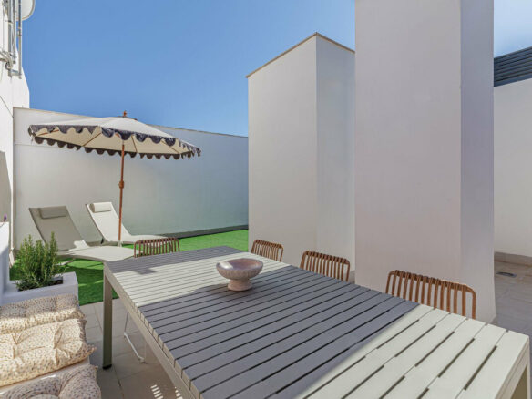 FOR SALE 🏡 Duplex Penthouse with 84 m² Private Solarium, Walk to Beach and Old Town – Estepona Town, Estepona 🇪🇸