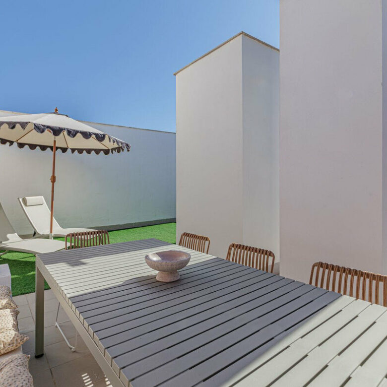 FOR SALE 🏡 Duplex Penthouse with 84 m² Private Solarium, Walk to Beach and Old Town – Estepona Town, Estepona 🇪🇸