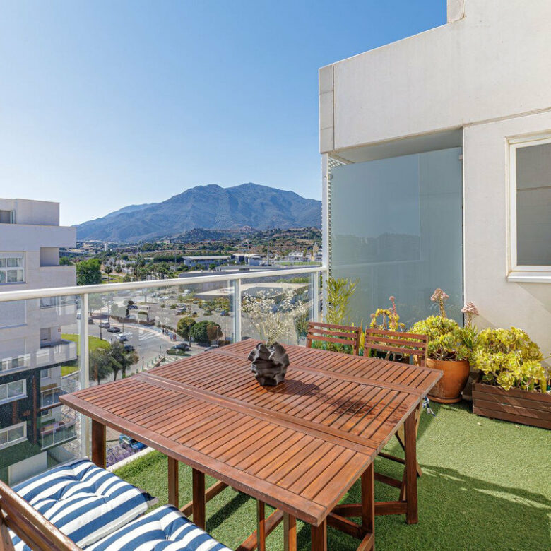 FOR SALE 🏡 Duplex Penthouse with 84 m² Private Solarium, Walk to Beach and Old Town – Estepona Town, Estepona 🇪🇸