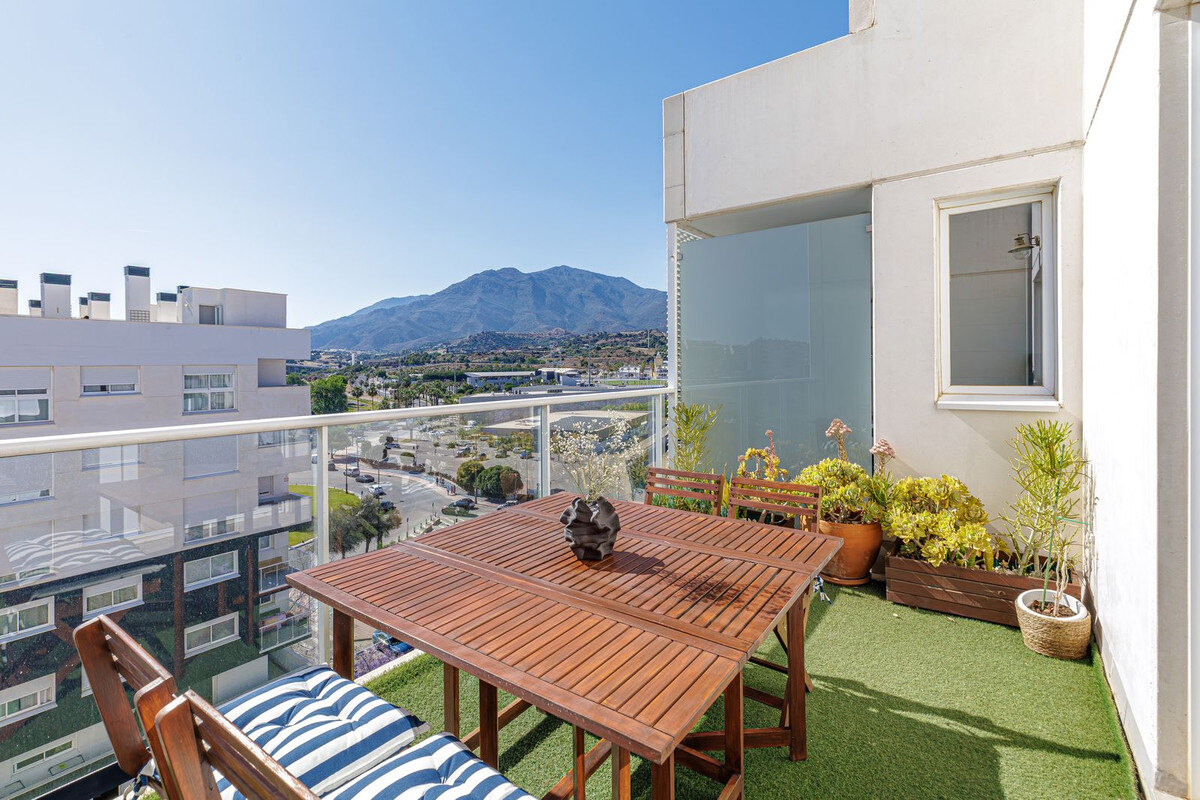 FOR SALE 🏡 Duplex Penthouse with 84 m² Private Solarium, Walk to Beach and Old Town – Estepona Town, Estepona 🇪🇸