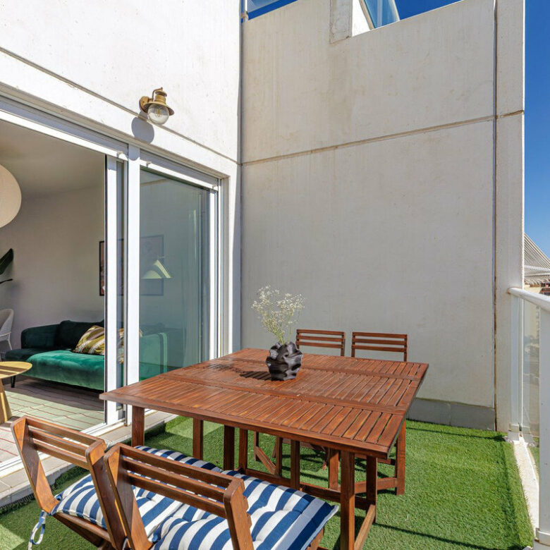 FOR SALE 🏡 Duplex Penthouse with 84 m² Private Solarium, Walk to Beach and Old Town – Estepona Town, Estepona 🇪🇸