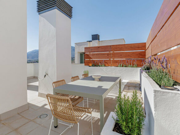 FOR SALE 🏡 Duplex Penthouse with 84 m² Private Solarium, Walk to Beach and Old Town – Estepona Town, Estepona 🇪🇸