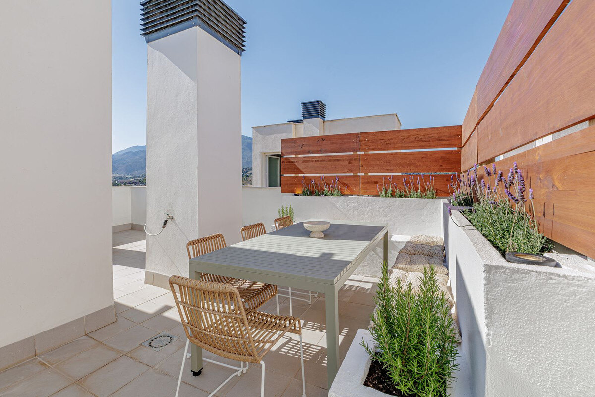 FOR SALE 🏡 Duplex Penthouse with 84 m² Private Solarium, Walk to Beach and Old Town – Estepona Town, Estepona 🇪🇸