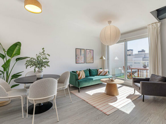 FOR SALE 🏡 Duplex Penthouse with 84 m² Private Solarium, Walk to Beach and Old Town – Estepona Town, Estepona 🇪🇸