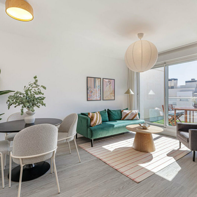 FOR SALE 🏡 Duplex Penthouse with 84 m² Private Solarium, Walk to Beach and Old Town – Estepona Town, Estepona 🇪🇸