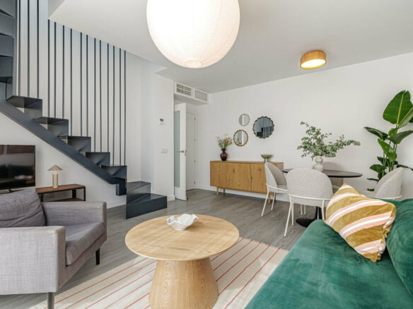 FOR SALE 🏡 Duplex Penthouse with 84 m² Private Solarium, Walk to Beach and Old Town – Estepona Town, Estepona 🇪🇸