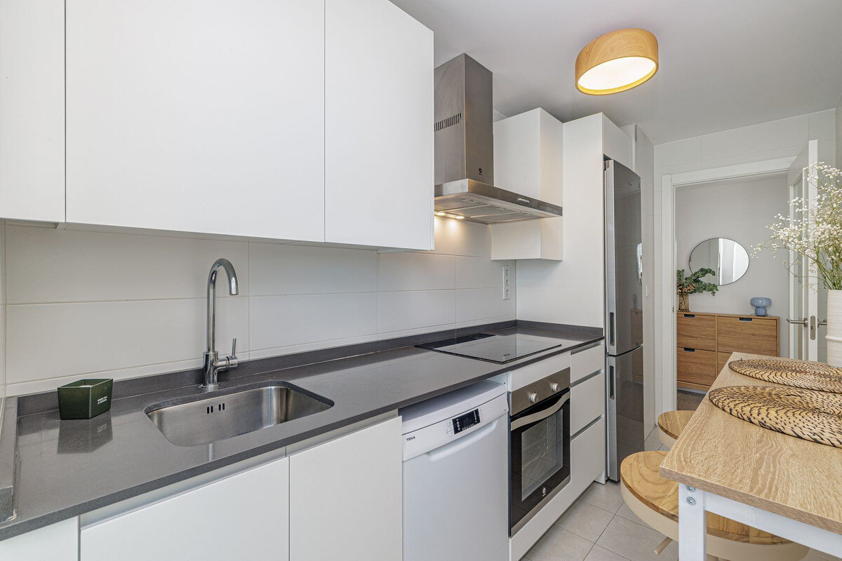 FOR SALE 🏡 Duplex Penthouse with 84 m² Private Solarium, Walk to Beach and Old Town – Estepona Town, Estepona 🇪🇸