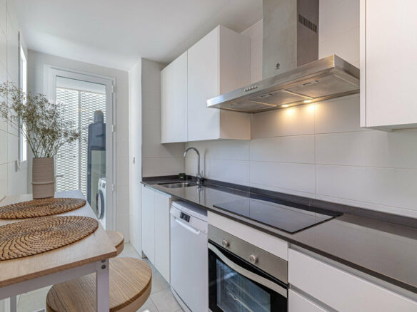FOR SALE 🏡 Duplex Penthouse with 84 m² Private Solarium, Walk to Beach and Old Town – Estepona Town, Estepona 🇪🇸