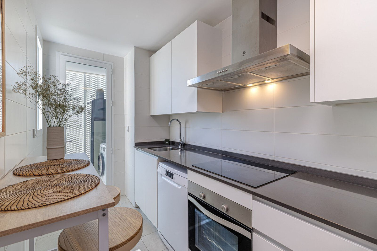 FOR SALE 🏡 Duplex Penthouse with 84 m² Private Solarium, Walk to Beach and Old Town – Estepona Town, Estepona 🇪🇸