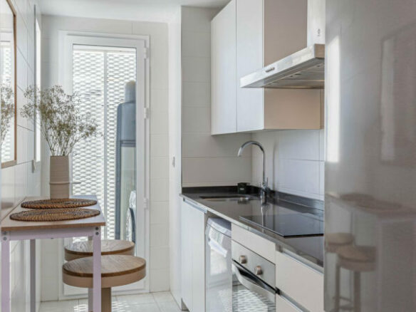 FOR SALE 🏡 Duplex Penthouse with 84 m² Private Solarium, Walk to Beach and Old Town – Estepona Town, Estepona 🇪🇸