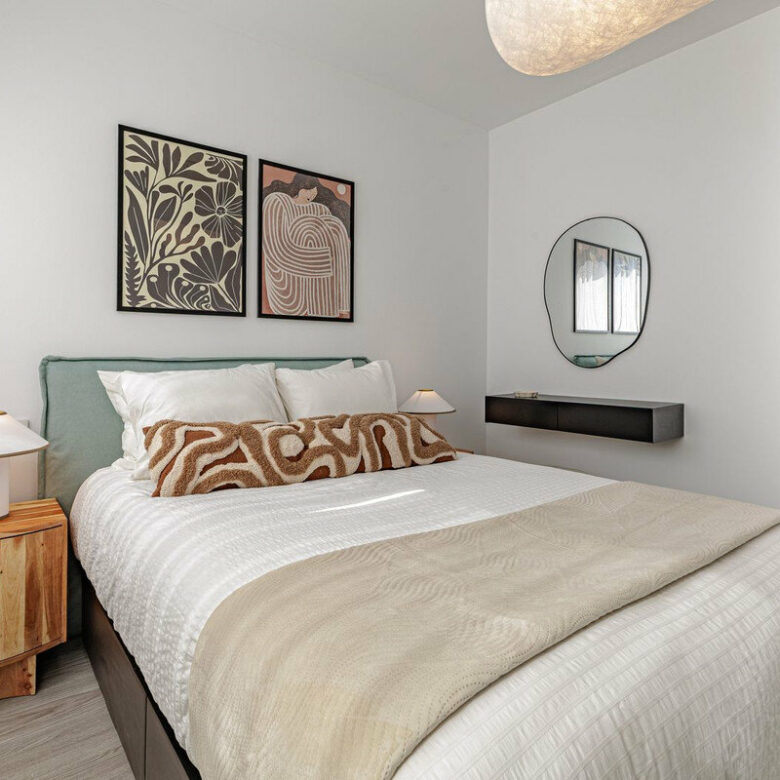 FOR SALE 🏡 Duplex Penthouse with 84 m² Private Solarium, Walk to Beach and Old Town – Estepona Town, Estepona 🇪🇸