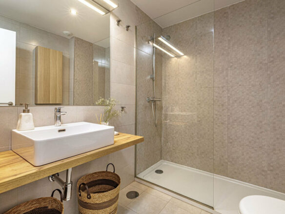 FOR SALE 🏡 Duplex Penthouse with 84 m² Private Solarium, Walk to Beach and Old Town – Estepona Town, Estepona 🇪🇸