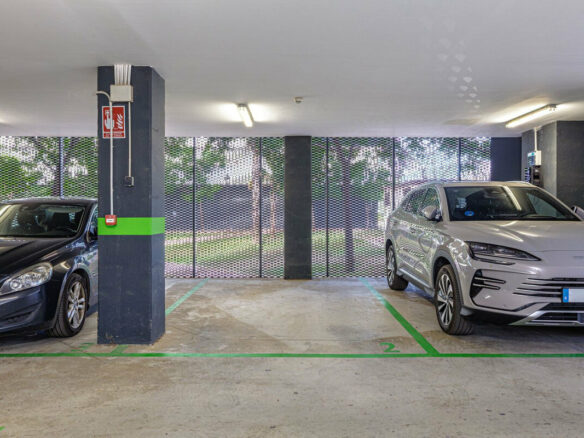 FOR SALE 🏡 Duplex Penthouse with 84 m² Private Solarium, Walk to Beach and Old Town – Estepona Town, Estepona 🇪🇸