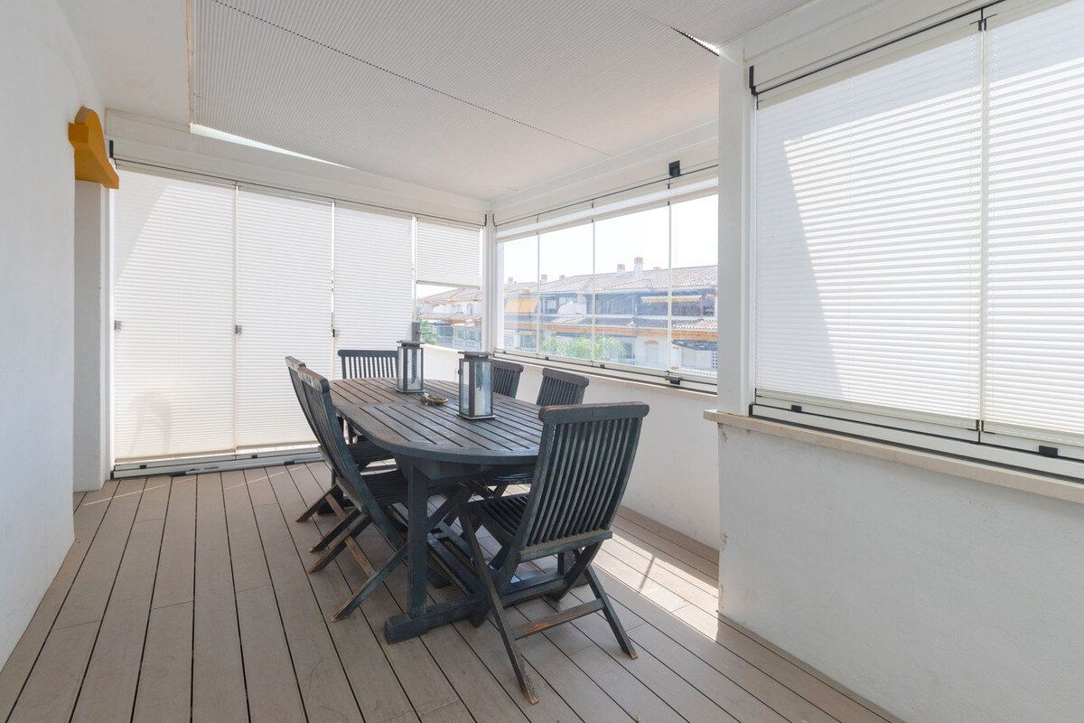 FOR SALE 🏡 Renovated Three-Bedroom Corner Penthouse with 96 m² of Terraces near Puerto Banús – Nueva Andalucía, Marbella 🇪🇸