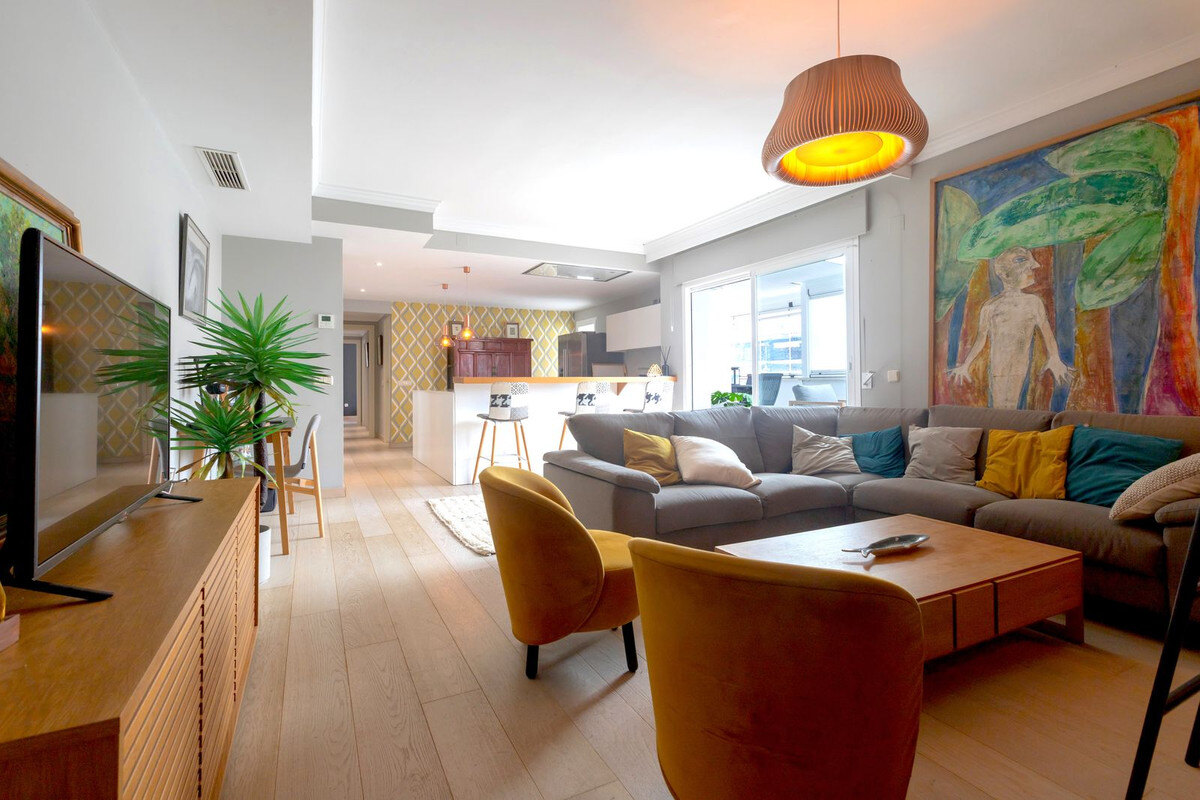 FOR SALE 🏡 Renovated Three-Bedroom Corner Penthouse with 96 m² of Terraces near Puerto Banús – Nueva Andalucía, Marbella 🇪🇸