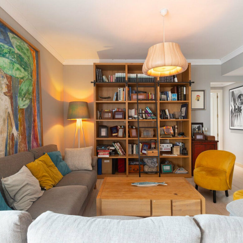FOR SALE 🏡 Renovated Three-Bedroom Corner Penthouse with 96 m² of Terraces near Puerto Banús – Nueva Andalucía, Marbella 🇪🇸