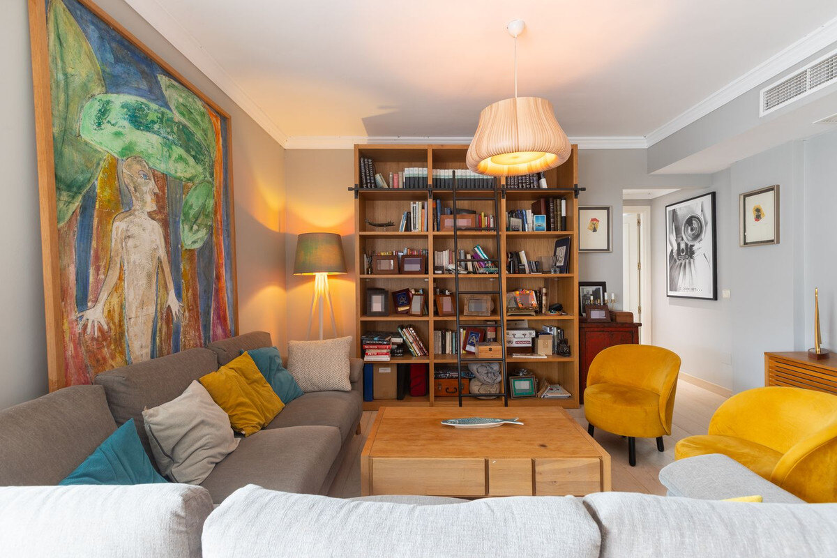 FOR SALE 🏡 Renovated Three-Bedroom Corner Penthouse with 96 m² of Terraces near Puerto Banús – Nueva Andalucía, Marbella 🇪🇸