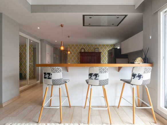 FOR SALE 🏡 Renovated Three-Bedroom Corner Penthouse with 96 m² of Terraces near Puerto Banús – Nueva Andalucía, Marbella 🇪🇸