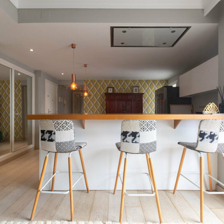 FOR SALE 🏡 Renovated Three-Bedroom Corner Penthouse with 96 m² of Terraces near Puerto Banús – Nueva Andalucía, Marbella 🇪🇸