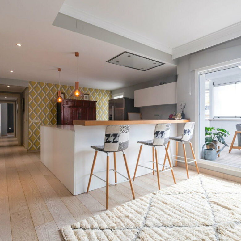 FOR SALE 🏡 Renovated Three-Bedroom Corner Penthouse with 96 m² of Terraces near Puerto Banús – Nueva Andalucía, Marbella 🇪🇸