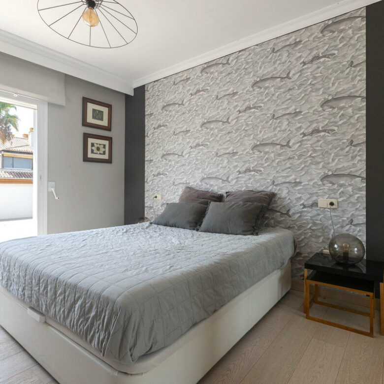 FOR SALE 🏡 Renovated Three-Bedroom Corner Penthouse with 96 m² of Terraces near Puerto Banús – Nueva Andalucía, Marbella 🇪🇸