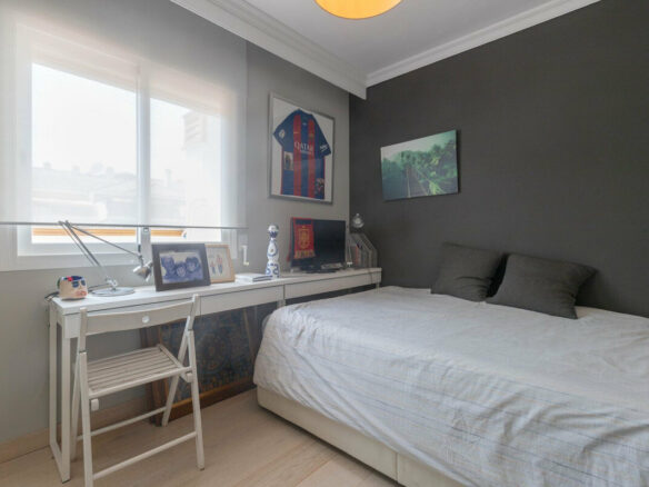 FOR SALE 🏡 Renovated Three-Bedroom Corner Penthouse with 96 m² of Terraces near Puerto Banús – Nueva Andalucía, Marbella 🇪🇸