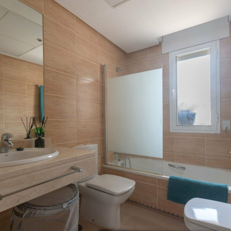 FOR SALE 🏡 Renovated Three-Bedroom Corner Penthouse with 96 m² of Terraces near Puerto Banús – Nueva Andalucía, Marbella 🇪🇸