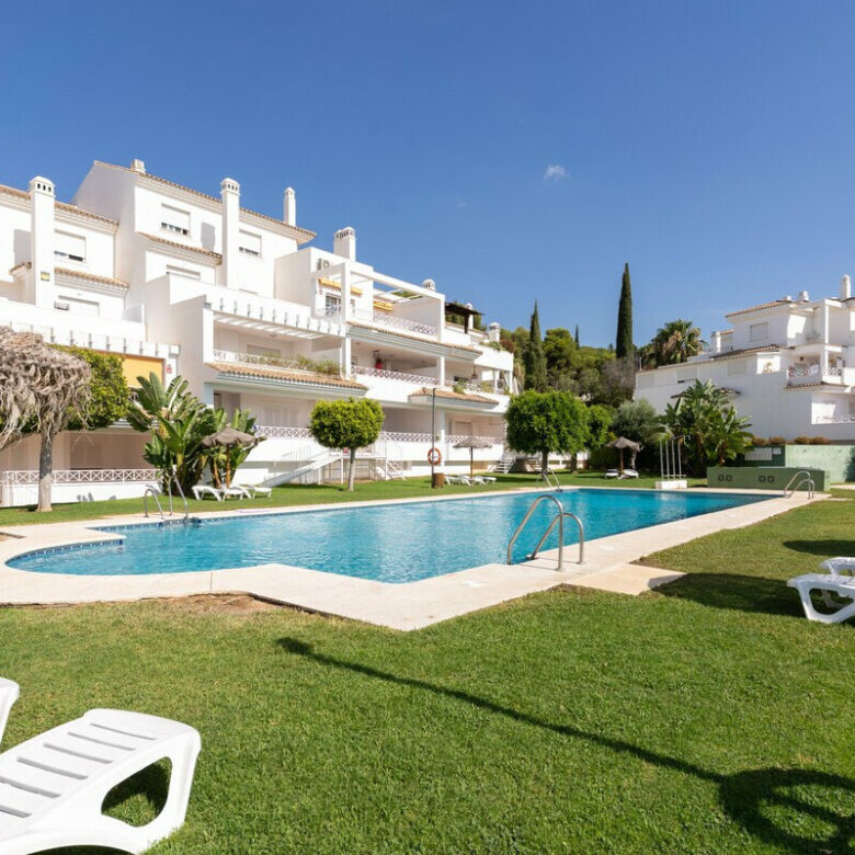 FOR SALE 🏡 Three-Bedroom Duplex Penthouse with 170 m² of Terraces and Sea Views – Río Real, Marbella 🇪🇸