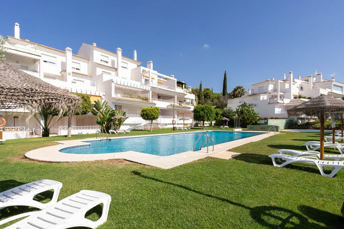 FOR SALE 🏡 Three-Bedroom Duplex Penthouse with 170 m² of Terraces and Sea Views – Río Real, Marbella 🇪🇸
