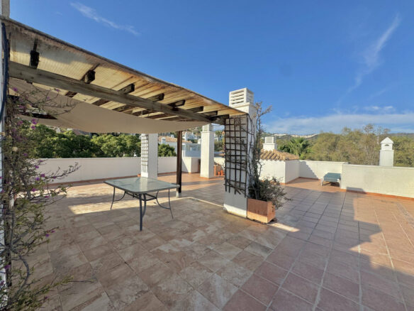 FOR SALE 🏡 Three-Bedroom Duplex Penthouse with 170 m² of Terraces and Sea Views – Río Real, Marbella 🇪🇸