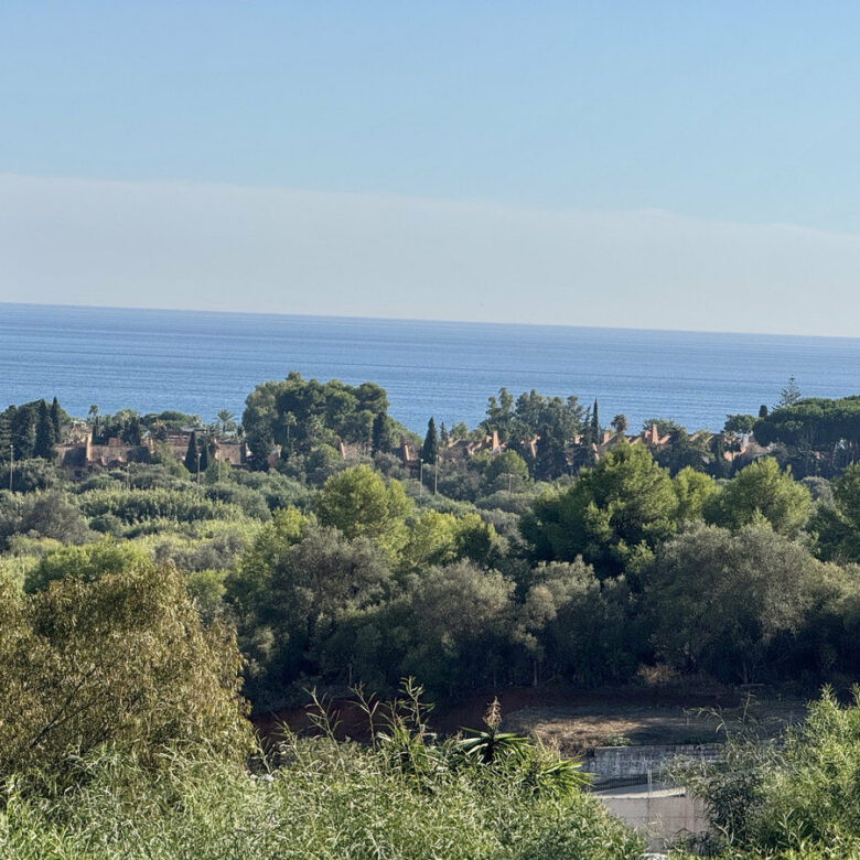 FOR SALE 🏡 Three-Bedroom Duplex Penthouse with 170 m² of Terraces and Sea Views – Río Real, Marbella 🇪🇸