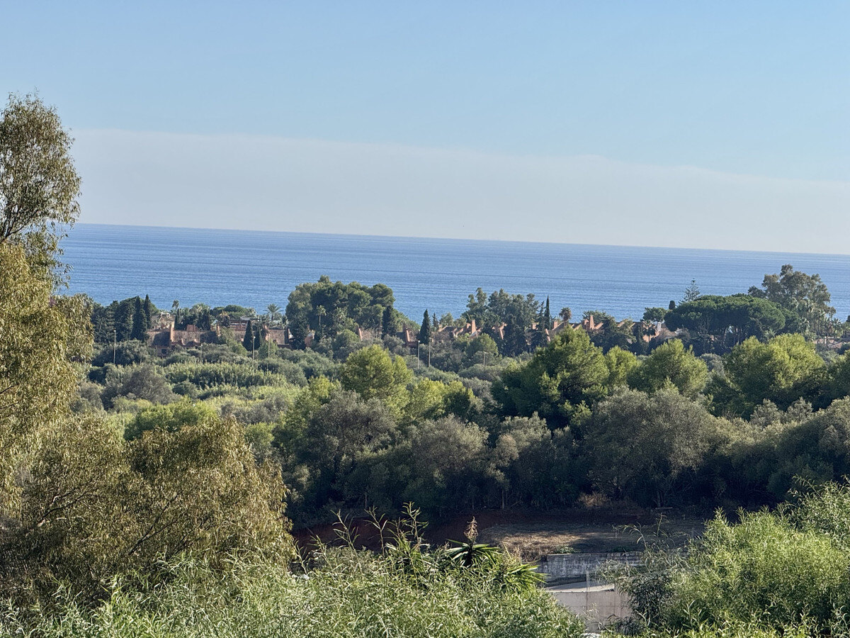 FOR SALE 🏡 Three-Bedroom Duplex Penthouse with 170 m² of Terraces and Sea Views – Río Real, Marbella 🇪🇸