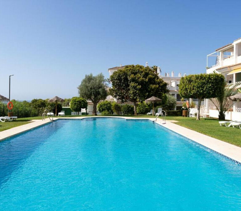 FOR SALE 🏡 Three-Bedroom Duplex Penthouse with 170 m² of Terraces and Sea Views – Río Real, Marbella 🇪🇸