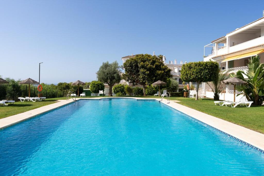 FOR SALE 🏡 Three-Bedroom Duplex Penthouse with 170 m² of Terraces and Sea Views – Río Real, Marbella 🇪🇸