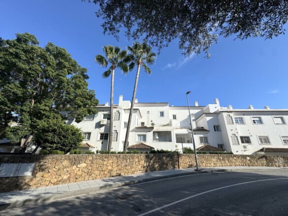 FOR SALE 🏡 Three-Bedroom Duplex Penthouse with 170 m² of Terraces and Sea Views – Río Real, Marbella 🇪🇸