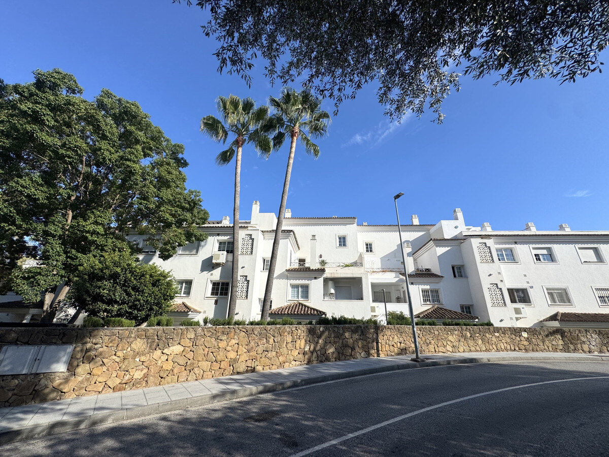 FOR SALE 🏡 Three-Bedroom Duplex Penthouse with 170 m² of Terraces and Sea Views – Río Real, Marbella 🇪🇸