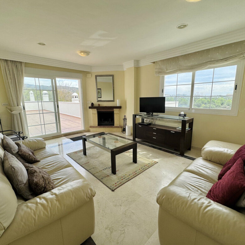 FOR SALE 🏡 Three-Bedroom Duplex Penthouse with 170 m² of Terraces and Sea Views – Río Real, Marbella 🇪🇸