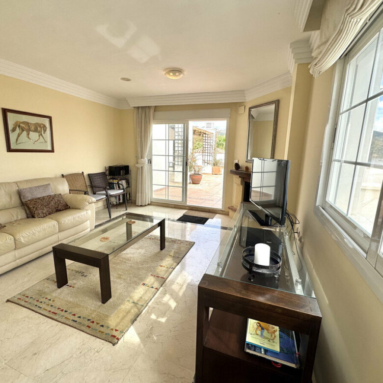 FOR SALE 🏡 Three-Bedroom Duplex Penthouse with 170 m² of Terraces and Sea Views – Río Real, Marbella 🇪🇸