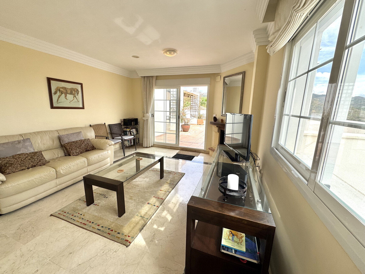 FOR SALE 🏡 Three-Bedroom Duplex Penthouse with 170 m² of Terraces and Sea Views – Río Real, Marbella 🇪🇸