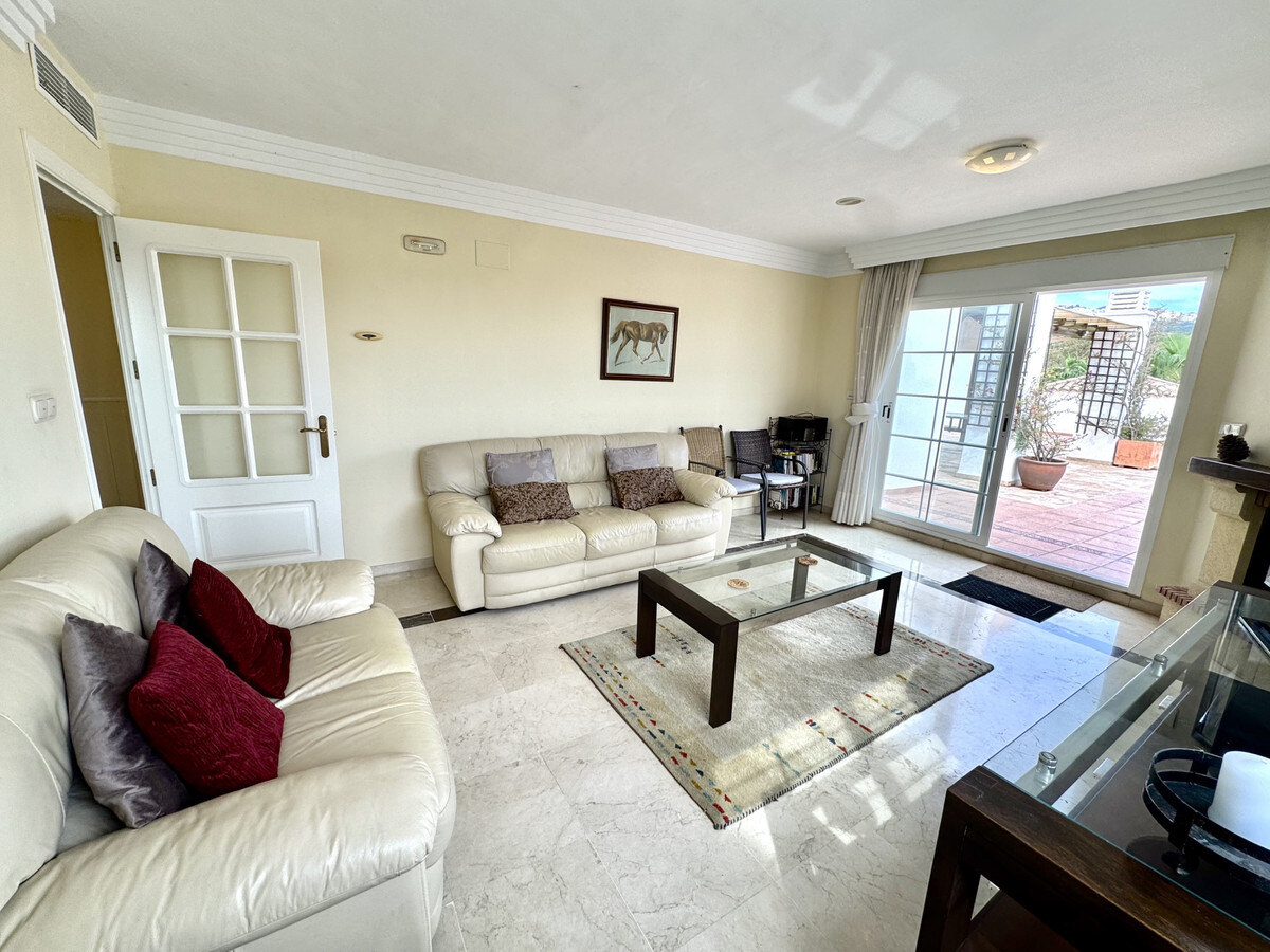 FOR SALE 🏡 Three-Bedroom Duplex Penthouse with 170 m² of Terraces and Sea Views – Río Real, Marbella 🇪🇸