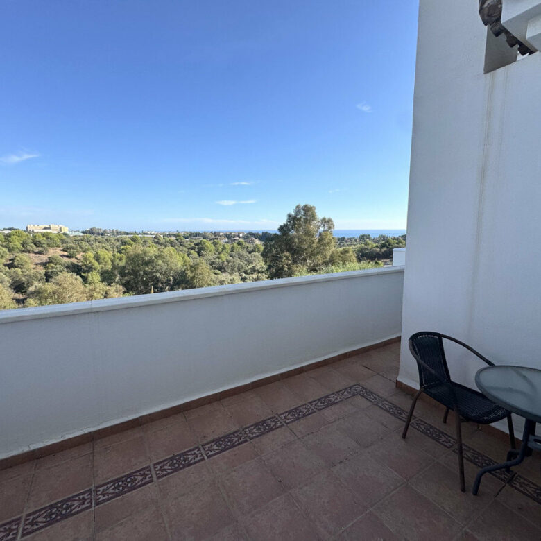 FOR SALE 🏡 Three-Bedroom Duplex Penthouse with 170 m² of Terraces and Sea Views – Río Real, Marbella 🇪🇸