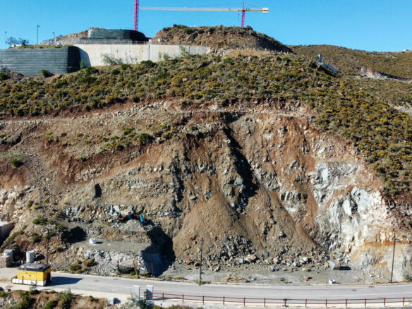 FOR SALE 🏡 South-Facing Sea-View Plot with Building Licence and Villa Project – Real de La Quinta, Benahavís 🇪🇸