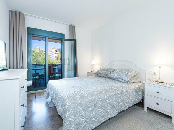 FOR SALE 🏡 Refurbished Three-Bedroom Beachside Apartment in a Gated Community – San Pedro de Alcántara, Marbella 🇪🇸