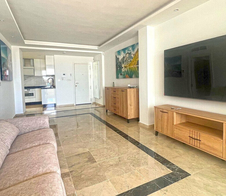 FOR SALE 🏡 Refurbished Three-Bedroom Apartment in a Beachfront Complex with Sea Views – Marbella Centre 🇪🇸