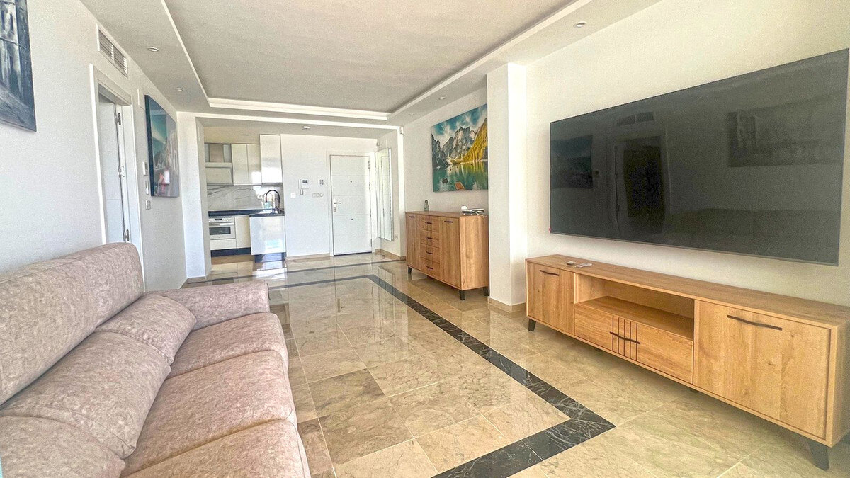 FOR SALE 🏡 Refurbished Three-Bedroom Apartment in a Beachfront Complex with Sea Views – Marbella Centre 🇪🇸
